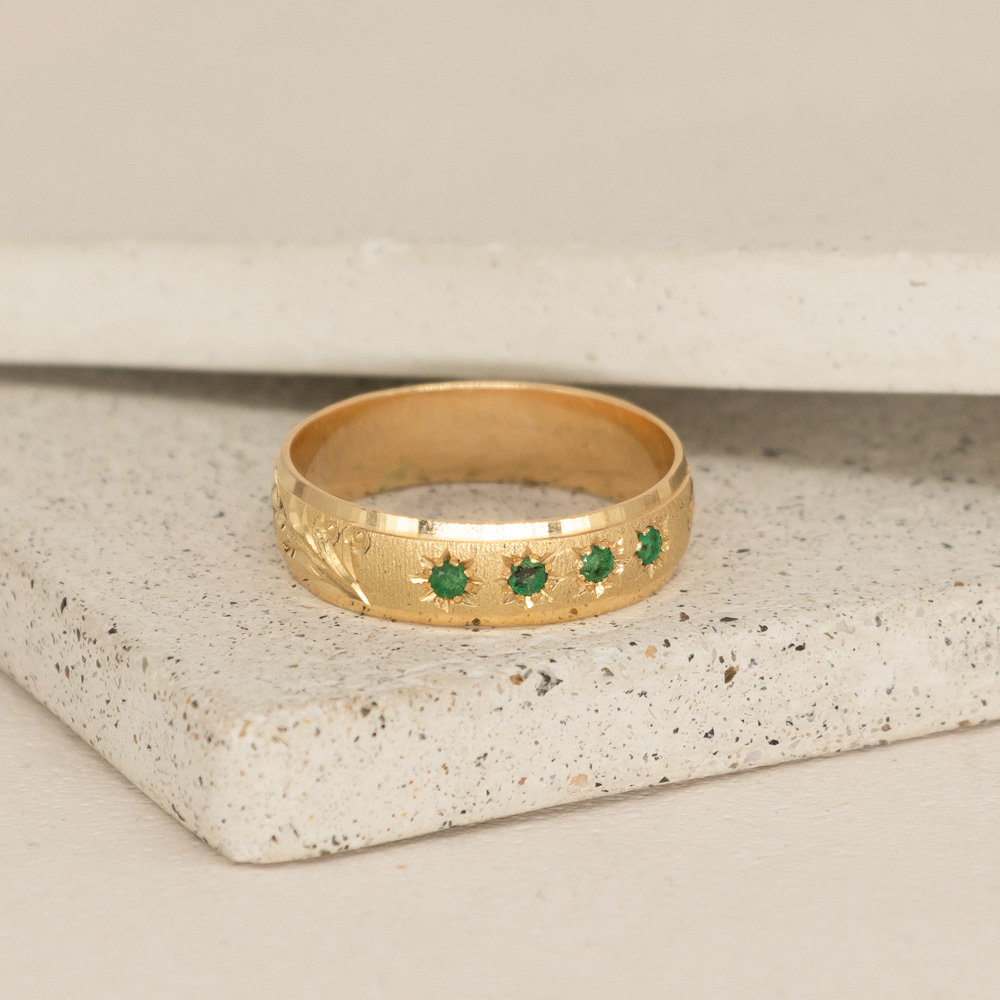 Argolla De Oro 18k Espiga Con Piedras Verdes - Ancho Frontal 4mm