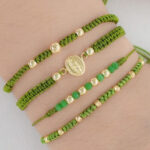 Pulsera Oro 18k Tejida Con Piedras Verdes, Esferas Lisas 4mm, Hilo Verde - Imagen 2