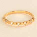 Anillo De Oro 18k Cintillo Con Piedras Blancas 1,3Gr