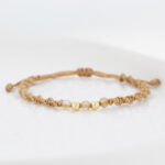 Pulsera De Oro 18k Macramé Con 2 Esfera 3mm Lisas, Hilo Café, Piedras Citrino 0,1gr. Largo 19cm