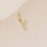 Dije De Oro 18k Letra Y Con Piedras Blancas