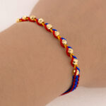 Pulsera Oro 18K Con 10 Esferas Diamantadas 4mm Tejida Con Hilo Tricolor - Image 3