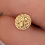 Topos De Oro 18k San Benito Con Broche De Seguridad - Image 3