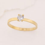 Anillo Oro 18K Con Piedra Blanca - Image 2