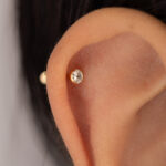 Piercing Oro 18K Para Oreja, Piedra Blanca - Image 3